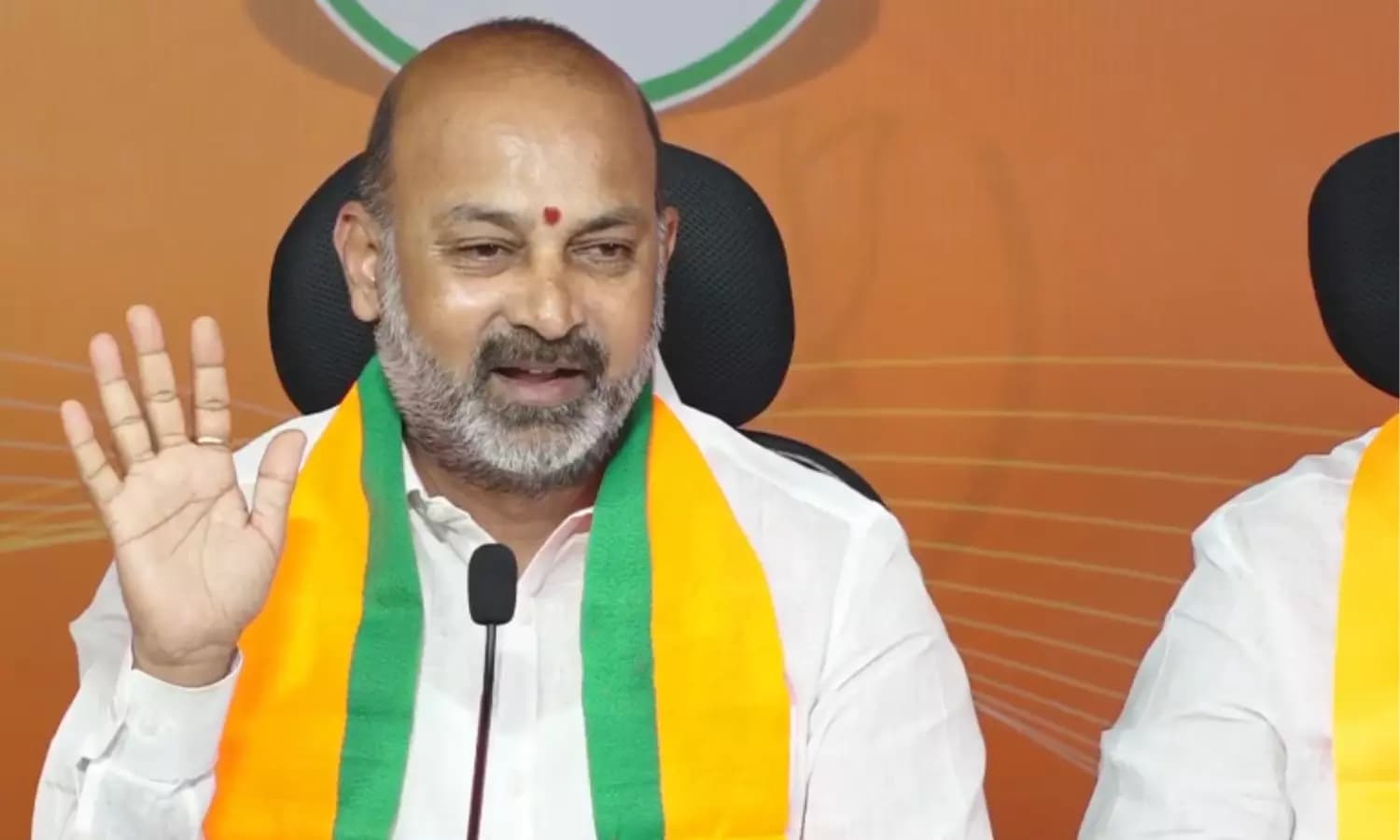 పెట్రోల్, డీజిల్ కొరత లేనేలేదు- కేంద్ర మంత్రి బండి సంజయ్