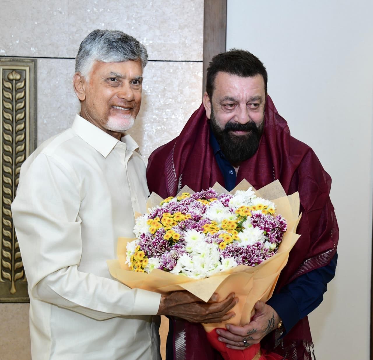 సీఎం చంద్రబాబుతో బాలీవుడ్ స్టార్ సంజయ్ దత్ భేటీ