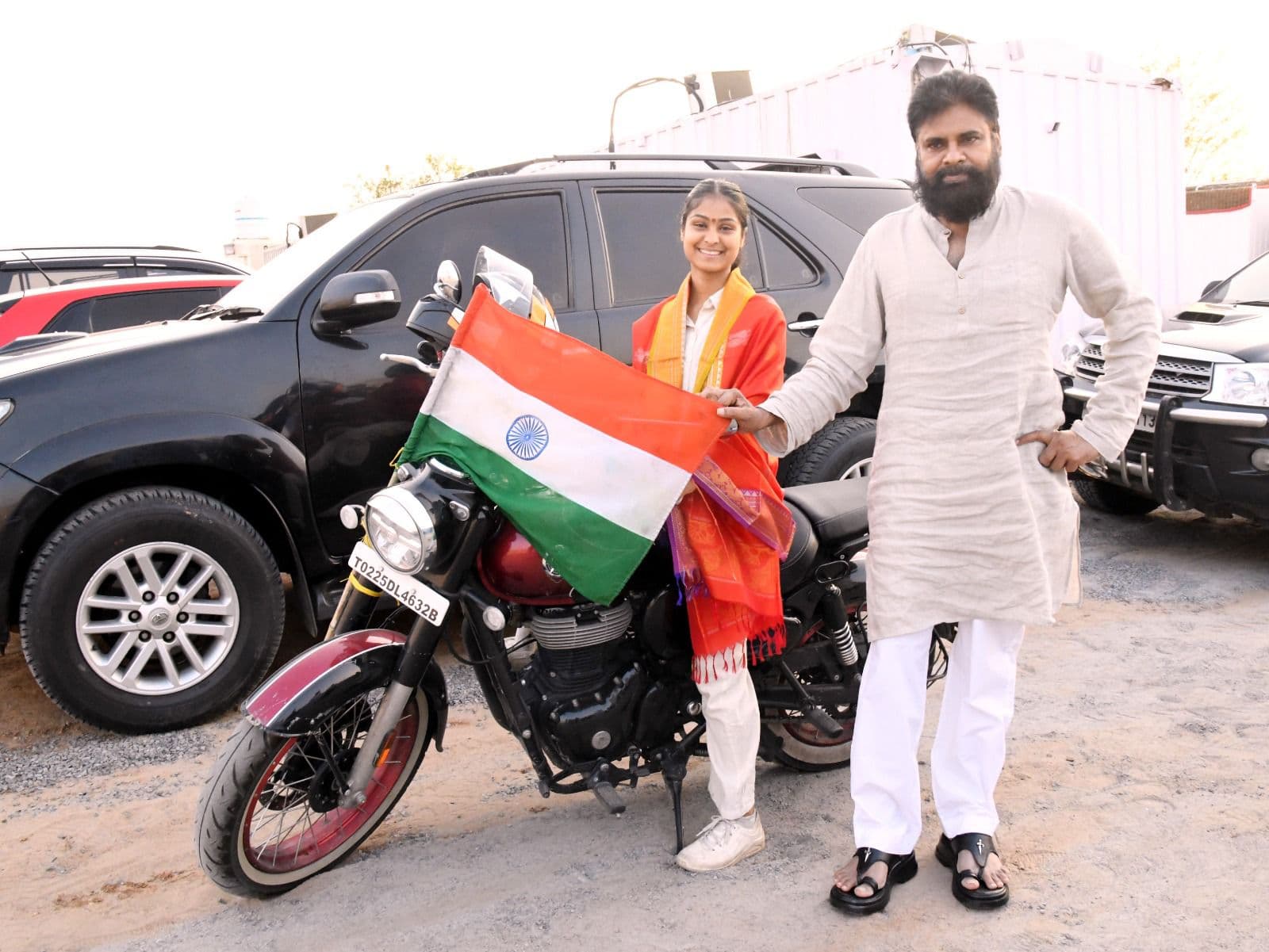 పవన్ కళ్యాణ్ తో యంగ్ బైకర్ తాప్సీ ఉపాధ్యాయ భేటీ 