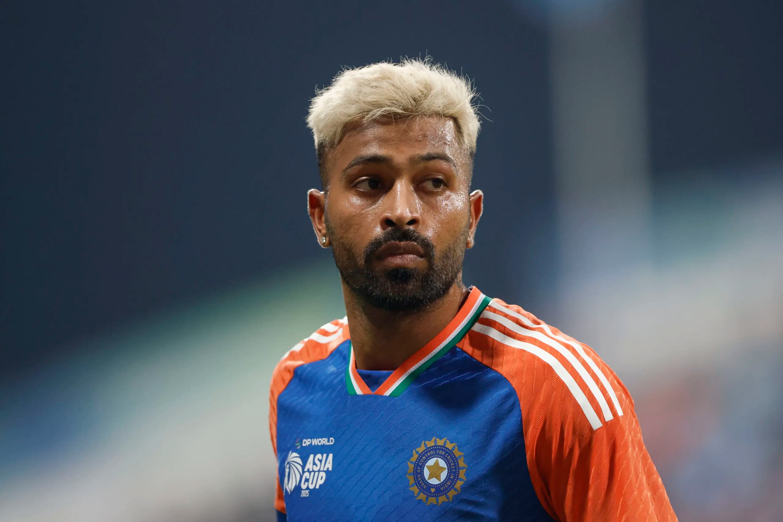 హార్దిక్ పాండ్య ఉదారత.. వాంఖెడే స్టేడియం మైదాన సిబ్బందికి భారీ నజరానా...