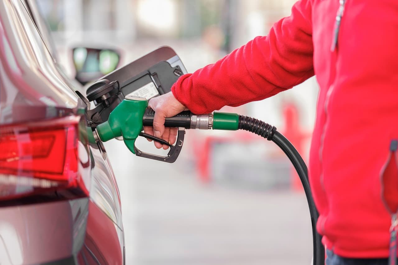 చమురు కంపెనీలకే తగ్గింపు...వినియోగదారులకు కాదు - కేంద్రం