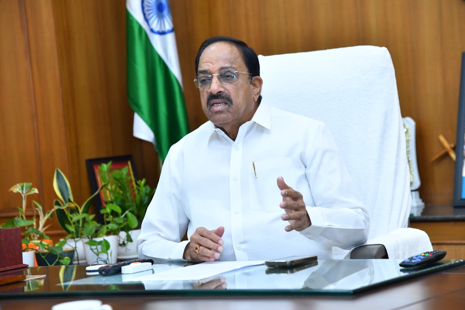 రాష్ట్రంలో పారాక్వైట్ గడ్డిమందు అమ్మకాలపై నిషేధం