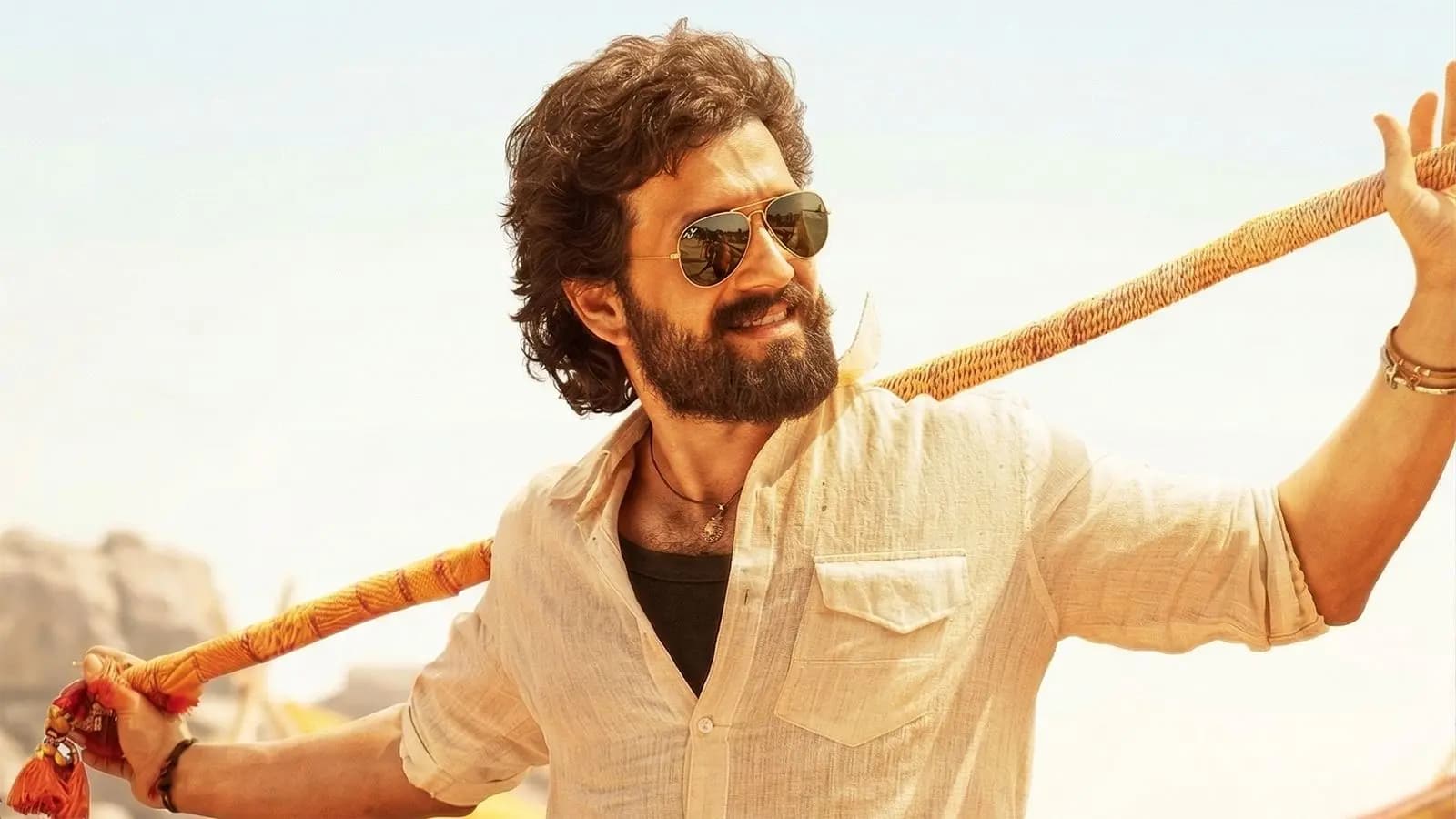 షాకిస్తున్న లెనిన్ వరుస వాయిదాలు?