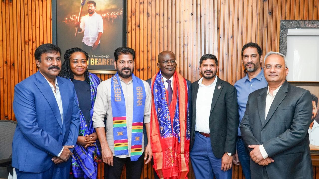 సీఎం రేవంత్ రెడ్డిని కలిసిన పారిశ్రామిక ప్రముఖులు