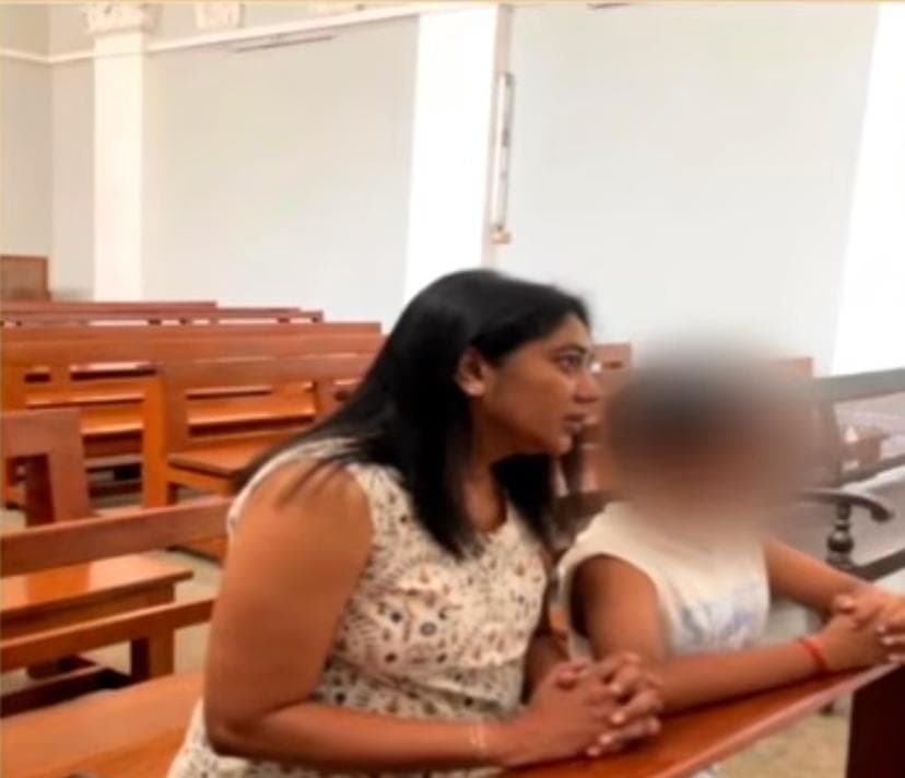 చర్చ్ లో టీటీడీ బోర్డ్ మెంబెర్ ఫ్యామిలీ ప్రార్థనలు