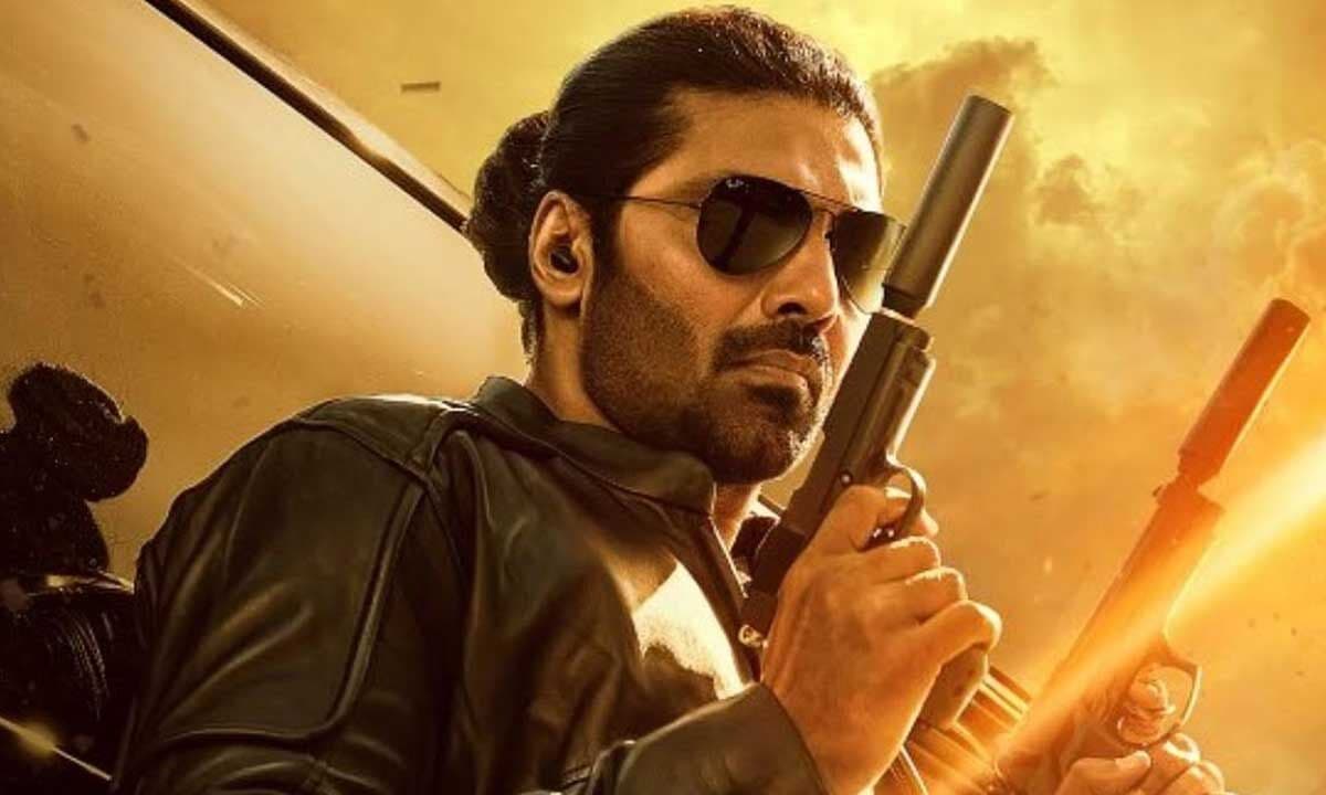 తన సినిమాను ధురంధర్‌తో పోల్చొద్దంటున్న డైరెక్టర్!