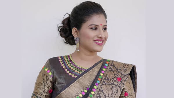 బోరున ఏడ్చిన సింగర్ మంగ్లీ