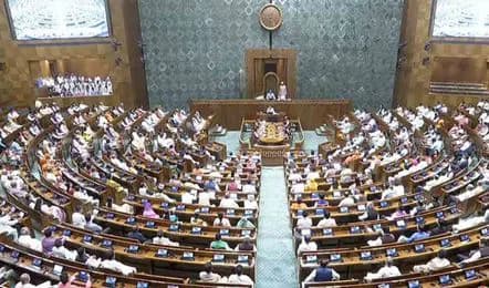 పార్టీ ఎంపీలకు విప్ జారీ చేసిన కాంగ్రెస్‌..