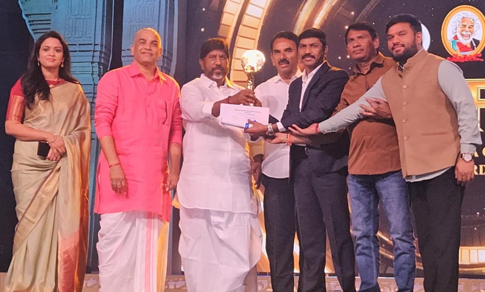 అవార్డు గెలుపుతో రెండో చిత్రానికి శ్రీకారం