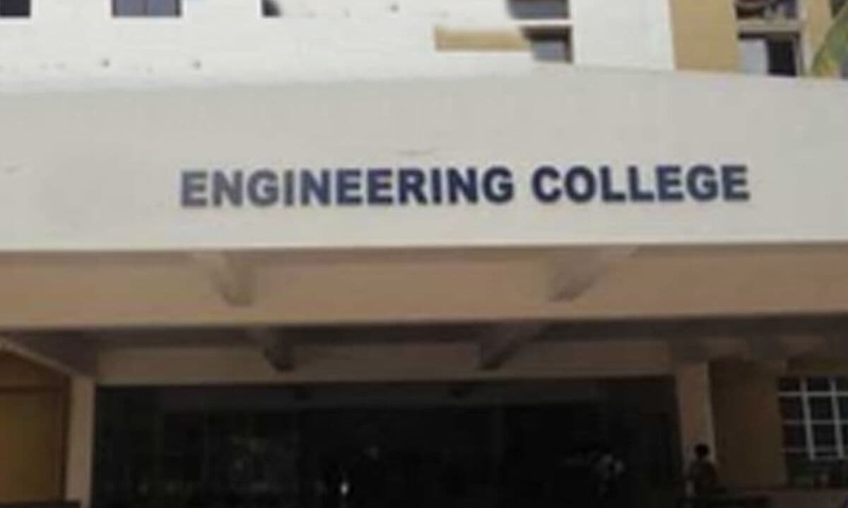 జేఎన్‌టీయూహెచ్ తనిఖీల్లో అవినీతి ఆరోపణలు.. కాలేజీలపై ఒత్తిడి, లెక్చరర్ల తొలగింపులు