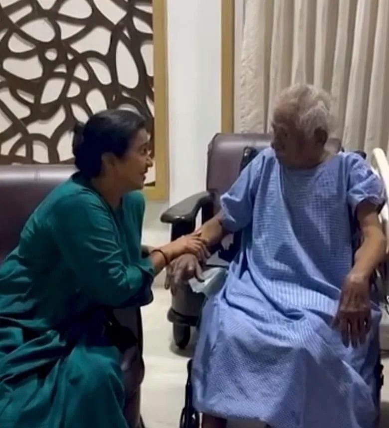 మళ్లీ ఆసుపత్రిలో భారతీరాజా.. రాధిక శరత్ కుమార్ పరామర్శ!