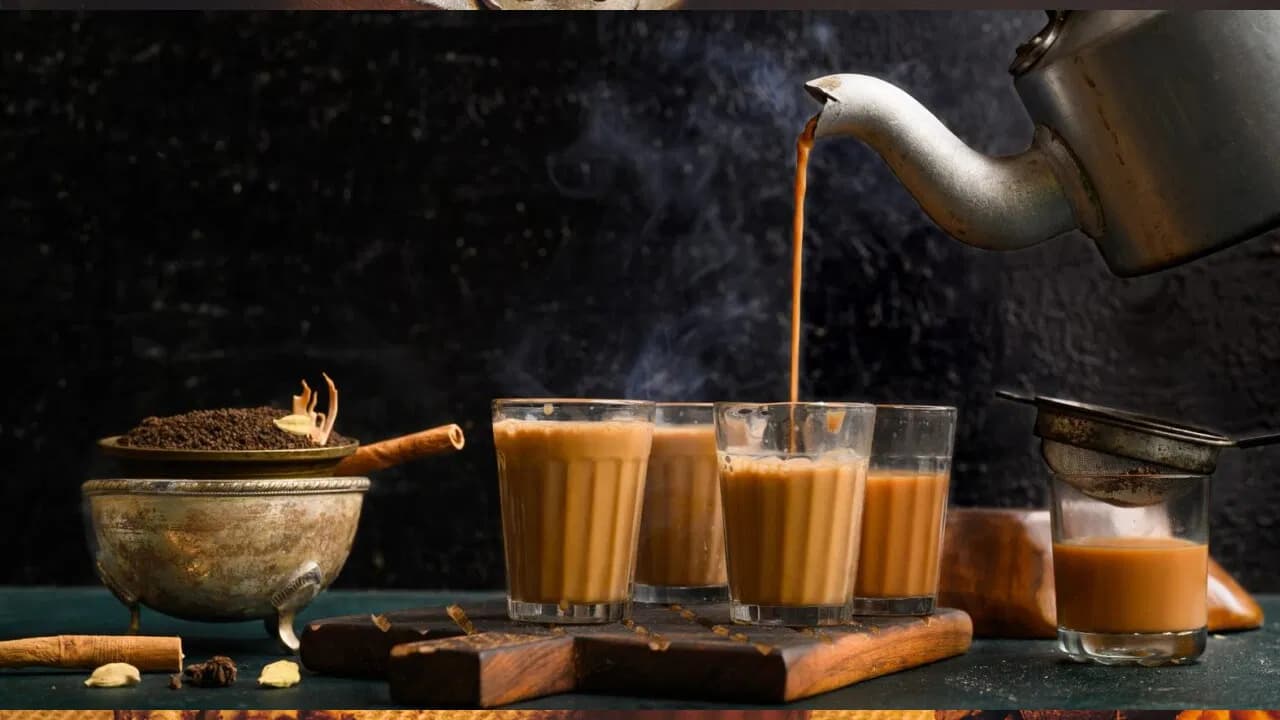 టీ తాగిన వెంటనే నీళ్లు తాగుతున్నారా.. నిపుణుల హెచ్చరిక