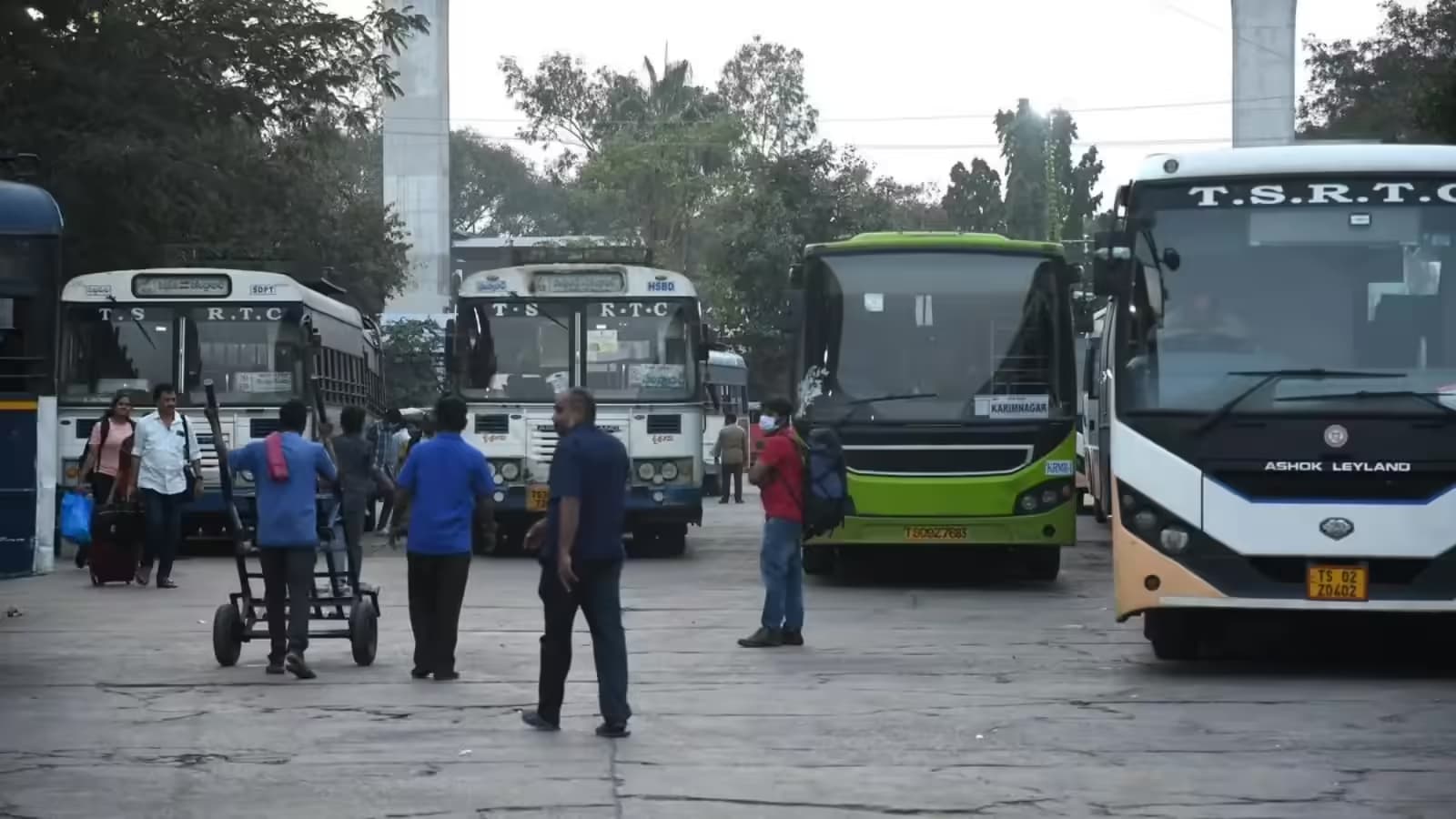 తెలంగాణ వ్యాప్తంగా ఆర్టీసీ సమ్మెతో పబ్లిక్ ఇబ్బందులు