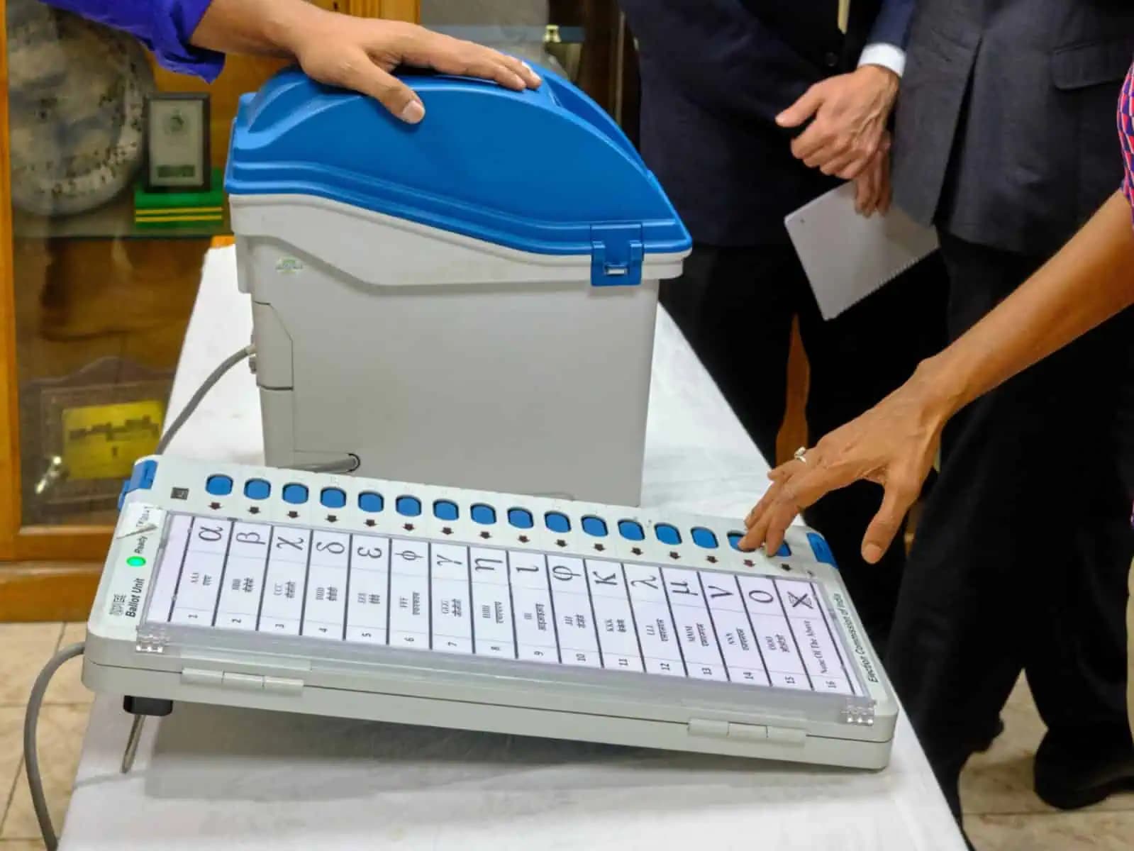 తమిళనాడు, పశ్చిమ బెంగాల్ ఎన్నికల్లో భారీ ఓటింగ్..