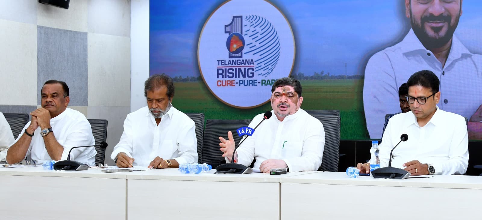 ఆర్టీసీ సమస్యల పరిష్కారానికి ప్రభుత్వం సిద్ధం.. మంత్రుల హామీ