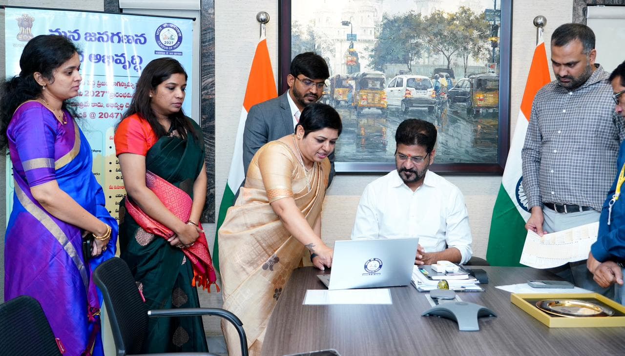 జనగణనలో వివరాలు నమోదు చేసుకున్న సీఎం