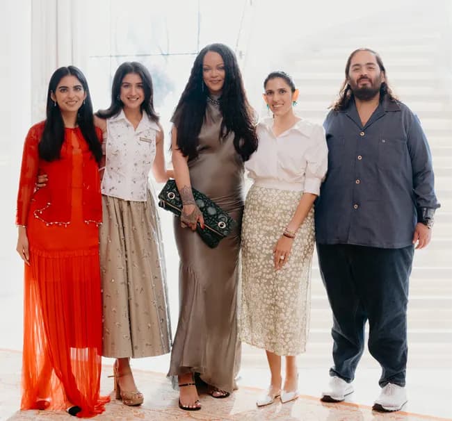 ఫెంటీ బ్యూటీ ప్రమోషన్ కోసం భారత్‌కు వచ్చిన రిహానా