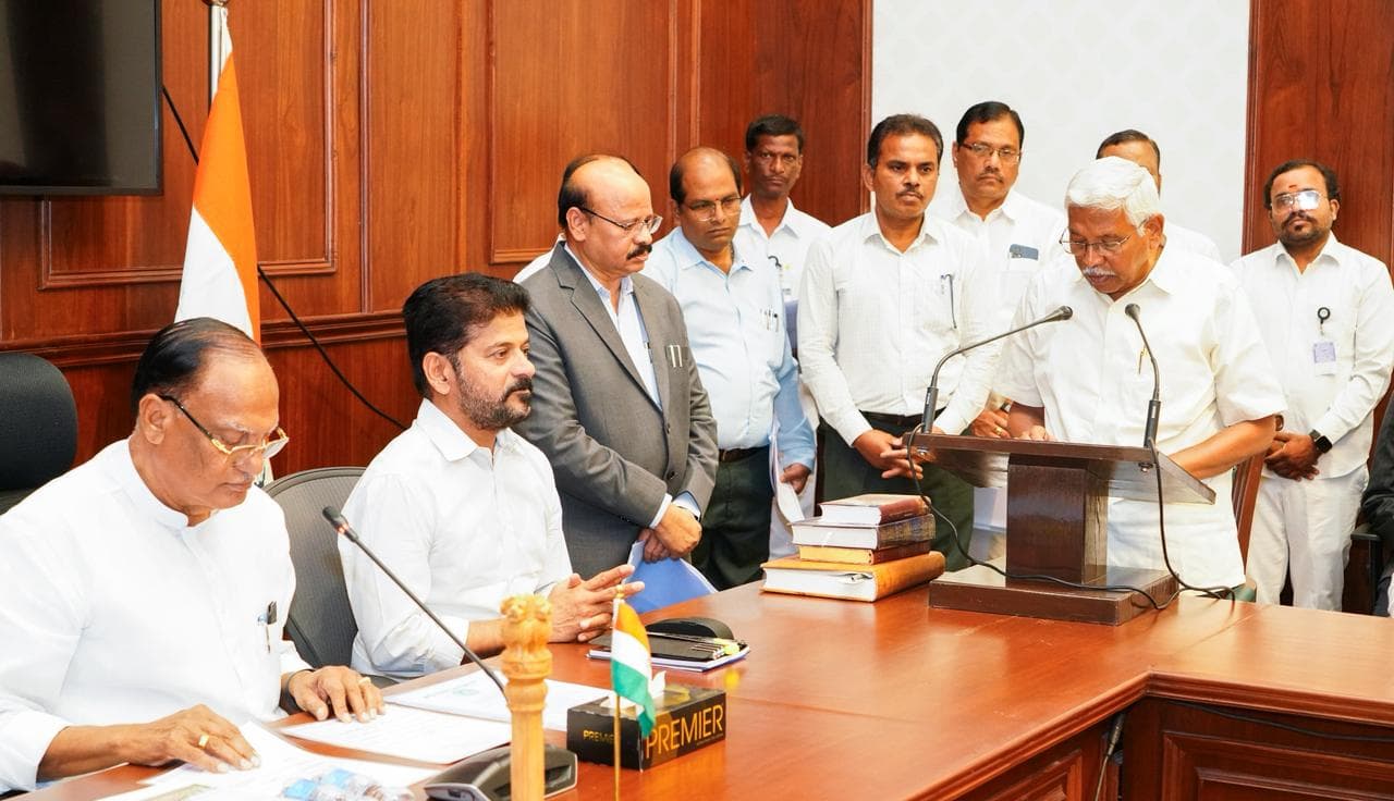 తెలంగాణలో ఎమ్మెల్సీలుగా అజారుద్దీన్, కోదండరాం ప్రమాణ స్వీకారం