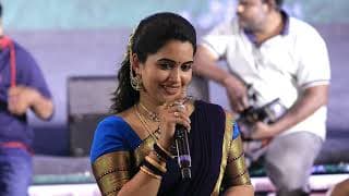 రాజు వెడ్స్ రాంబాయి మాస్ భారత్ ఈవెంట్‌లో రాజు వెడ్స్ రాంబాయి బృందంతో యాంకర్ సరదా సంభాషణ