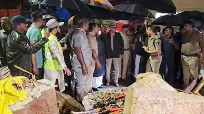 బెంగళూరులో గోడ కూలి 8 మృతి