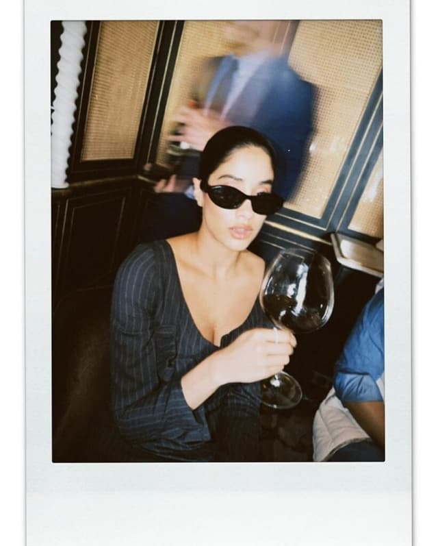 ‘ఫాలెన్ ఏంజెల్స్’ డ్రెస్లో జాన్వీ — ప్యారిస్లో శాశ్వత క్షణం