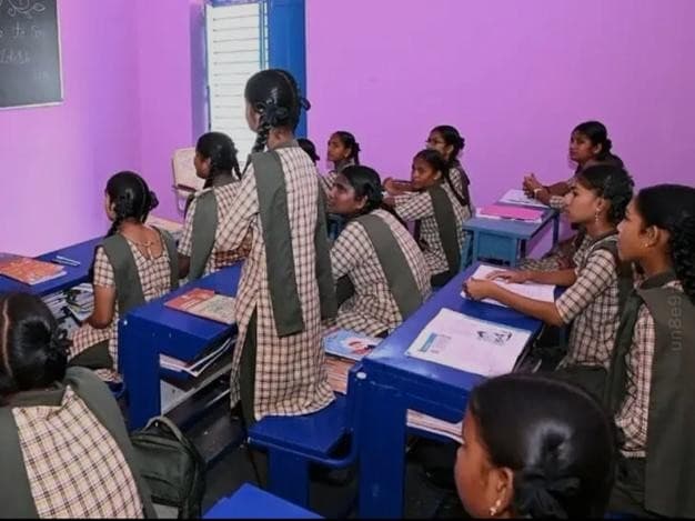 తుఫాన్ ప్రభావం: ఆంధ్రప్రదేశ్లో పలు జిల్లాల్లో పాఠశాలలకు సెలవులు