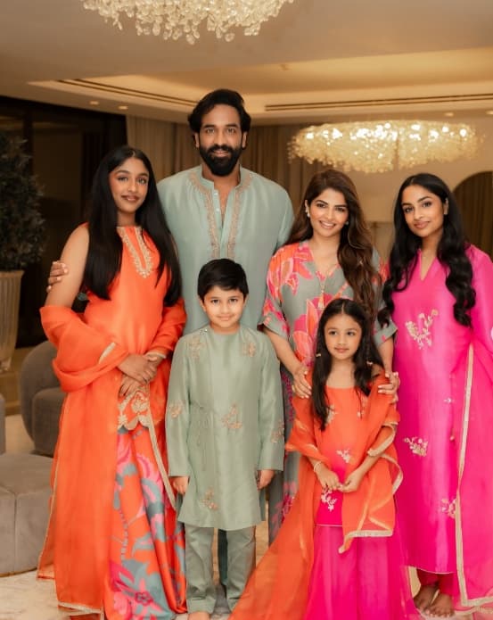 దీపావళి సందడిలో మంచు ఫ్యామిలీ హ్యాపీ మూమెంట్స్!