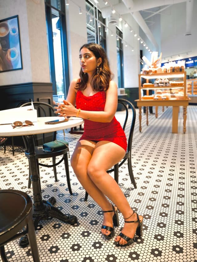 అనన్య నాగళ్ల గ్లామర్ షాక్ – ఎరుపులో మెరిసిన తెలుగు బ్యూటీ