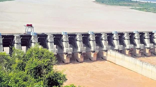 పోలవరం–బనకచర్ల ప్రాజెక్టు పునరాలోచనలో ప్రభుత్వం