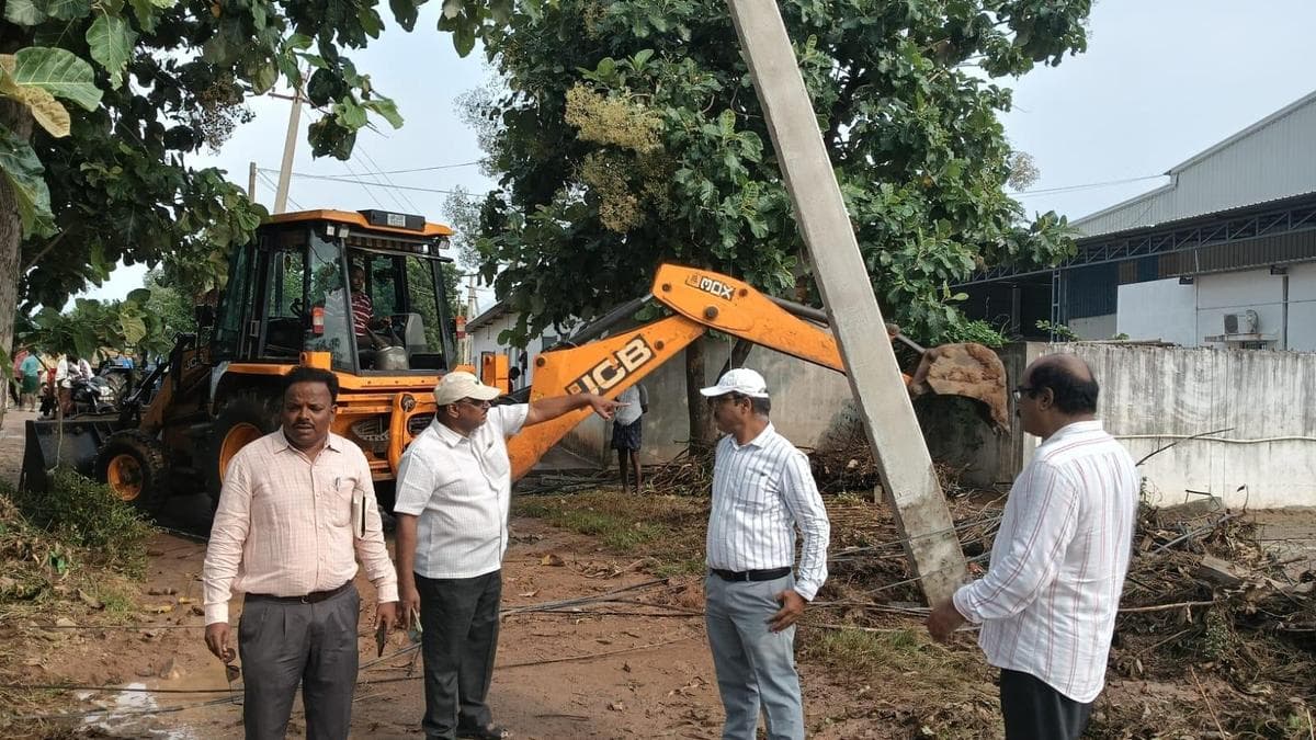 రాయల చెరువు గండిపడి భారీ వివాదం ... ప్రభుత్వం ప్రత్యేక ఆర్థిక సాయం జారీ