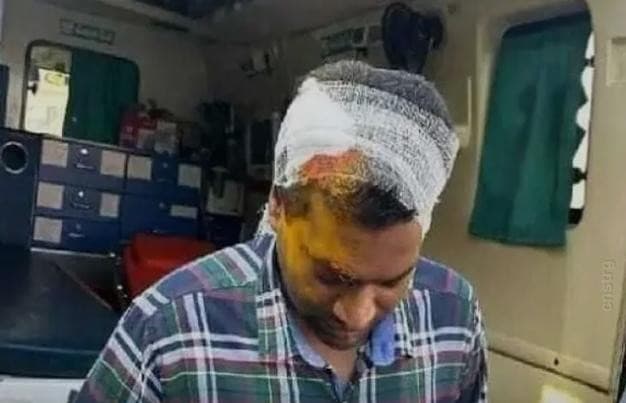 గృహప్రవేశం సందర్భంగా రూ.లక్ష ఇవ్వలేదని కుటుంబంపై దాడి ... హిజ్రాల ఆగడాలు చీర్యాల్లో కలకలం