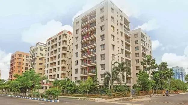 రియల్ ఎస్టేట్లో లిస్టెడ్ కంపెనీల అమ్మకాల జోరు