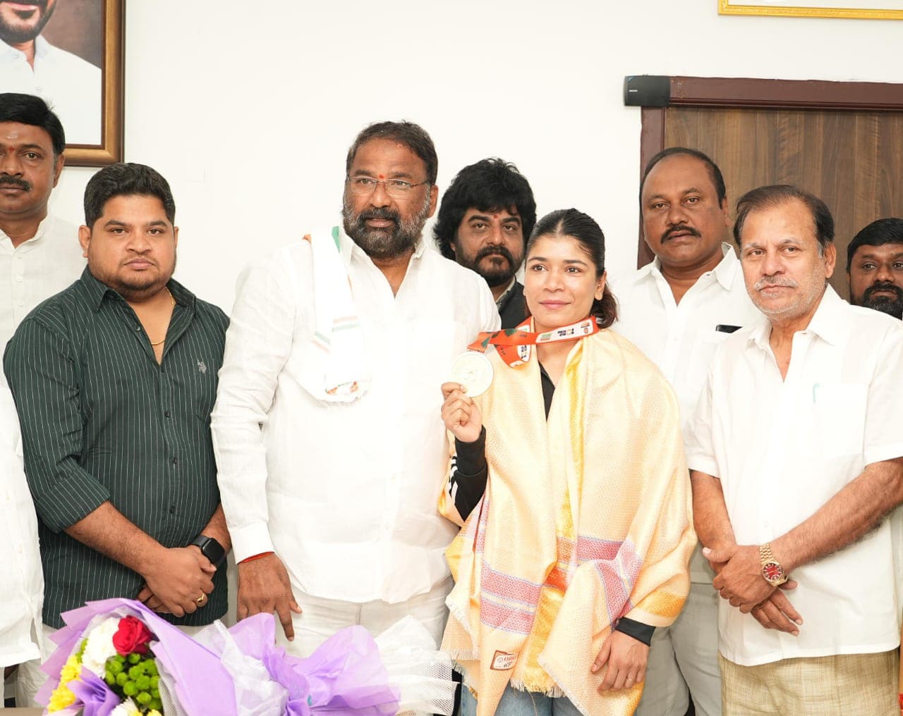 క్రీడాశాఖ మంత్రి వాకిటి శ్రీహరి ని కలిసిన బాక్సింగ్ వరల్డ్ ఛాంపియన్ నికత్ జరీన్