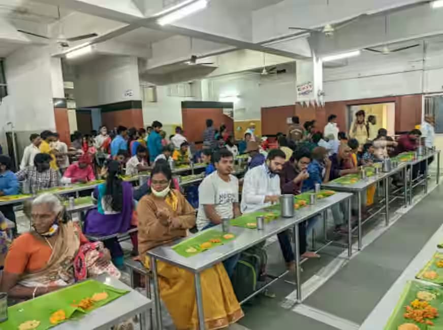 దశల వారీగా అన్ని టీటీడీ ఆలయాల్లో అన్న ప్రసాదం పంపిణీ....టీటీడీ ఈ వో అనిల్ సింఘాల్