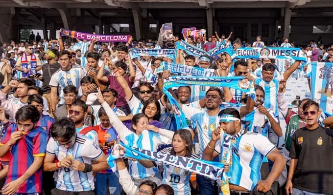 కోల్కతాలో మెస్సీ మ్యాచ్ కలకలం.. అభిమానుల ఆగ్రహం