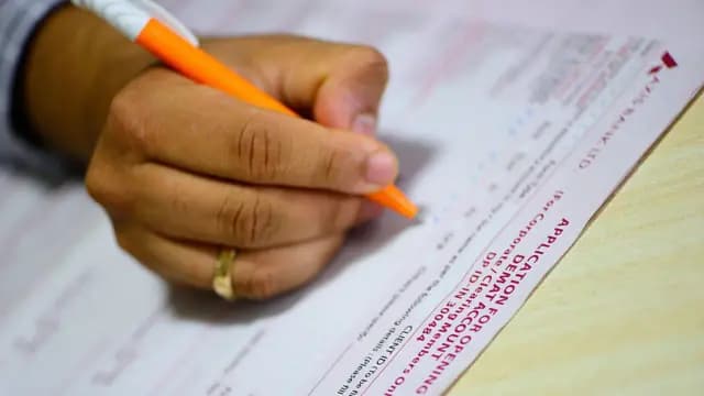 డీమ్యాట్ షేర్ల మోసం: మహిళకు న్యాయం చేసిన బాంబే హైకోర్టు