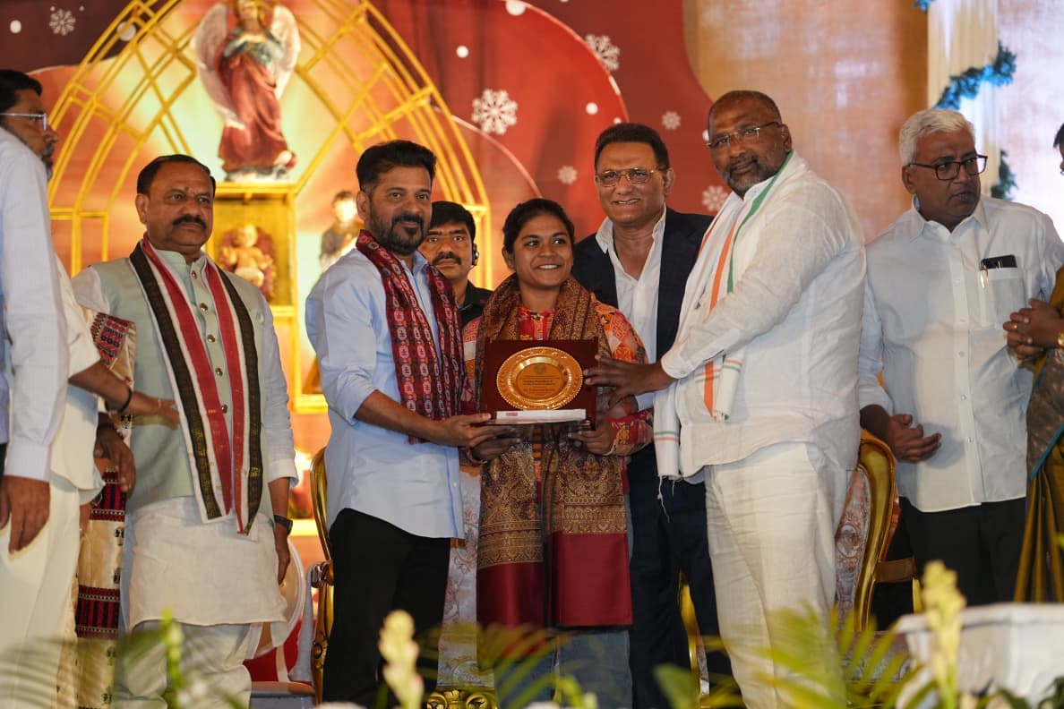 ప్రభువు బోధనల స్పూర్తితో ప్రజా ప్రభుత్వం పనిచేస్తోంది.. క్రిస్మస్ విందు లో సీఎం రేవంత్ రెడ్డి!