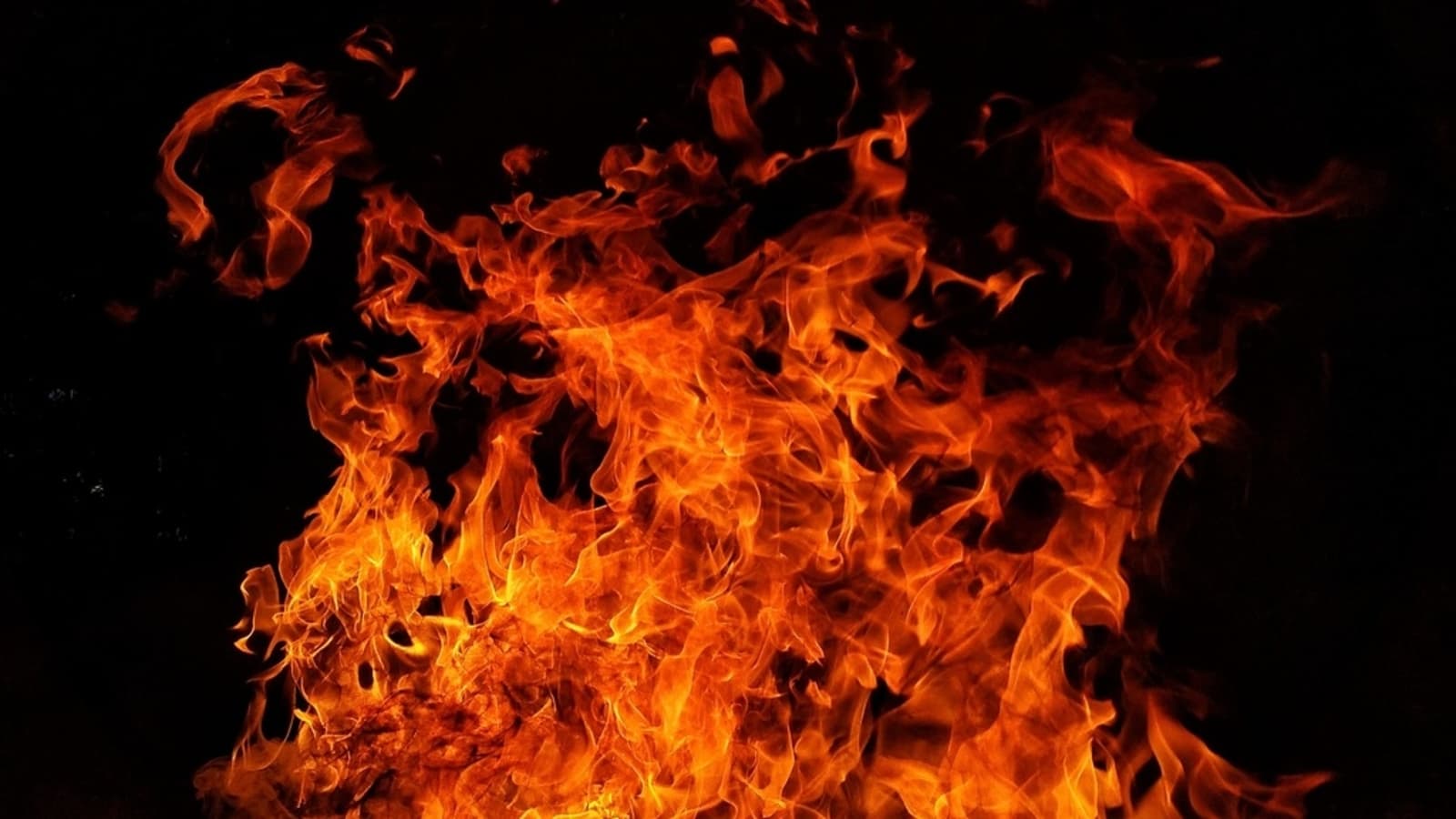 సంక్రాంతి వేళ విషాదం… కట్టుబట్టలతో మిగిలిన సార్లంకపల్లె