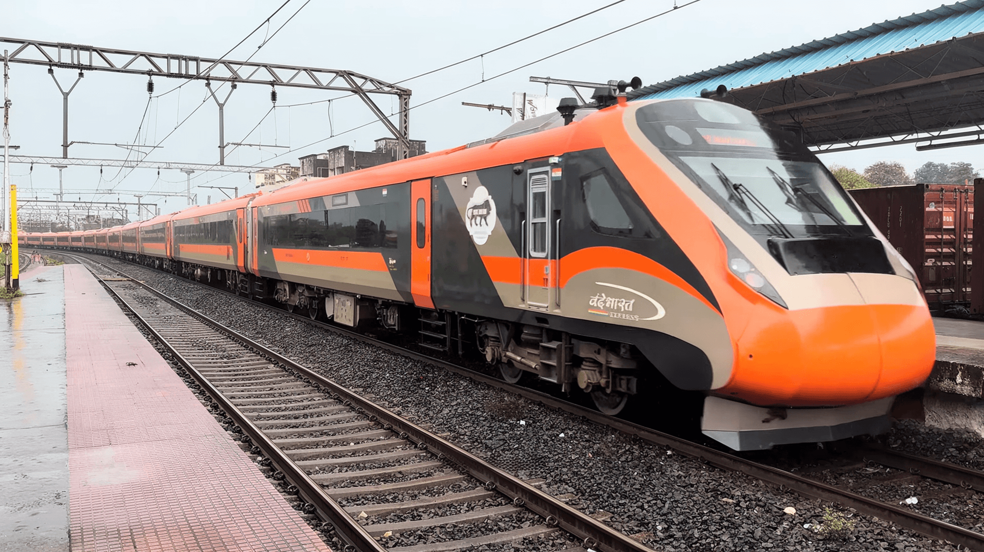 సికింద్రాబాద్ - తిరుపతి వందే భారత్ కు ఆరెంజ్ కలర్