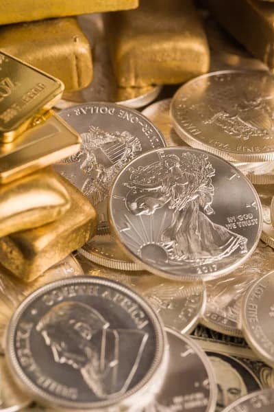 మార్కెట్లో భారీగా పతనమైన బంగారం, వెండి ధరలు...