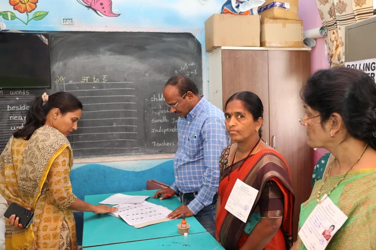 తెలంగాణ మున్సిపల్ ఎన్నికలు: మధ్యాహ్నం ఒంటి గంట వరకు 48.54 శాతం పోలింగ్ నమోదు