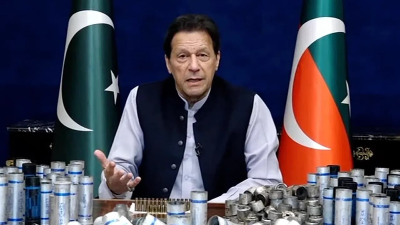 జైలు శిక్షలో కంటిచూపు కోల్పోతున్న ఇమ్రాన్ ఖాన్