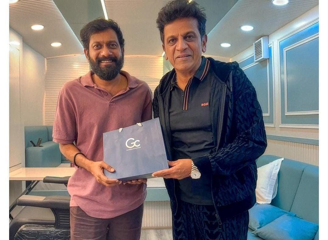 ‘పెద్ది’ డైరెక్టర్ బుచ్చిబాబుకు ఖరీదైన గిఫ్ట్ ఇచ్చిన కన్నడ స్టార్ శివ రాజ్కుమార్!