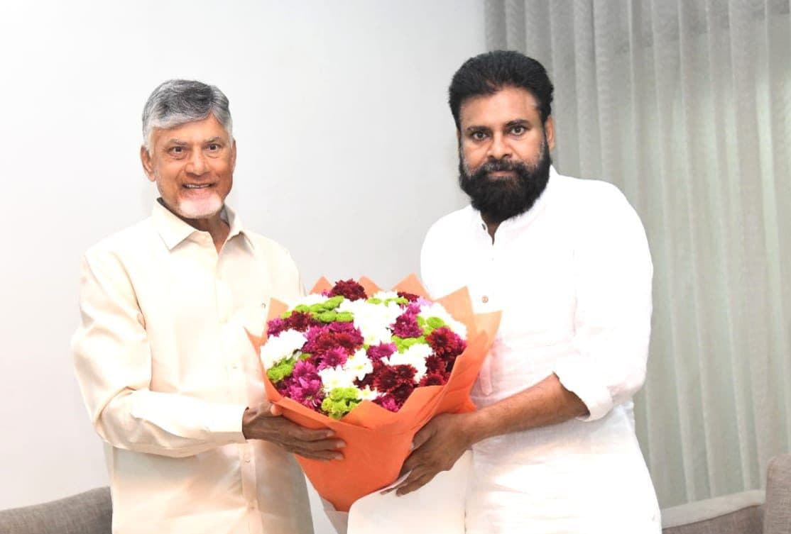 సీఎం చంద్రబాబుతో డిప్యూటీ సీఎం పవన్ కళ్యాణ్ భేటీ