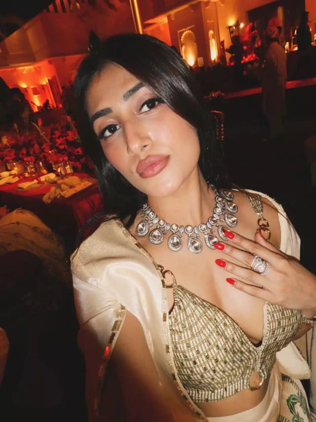 ధనశ్రీ వర్మ అందాల ఫెయిరీటేల్ ఫోటోషూట్