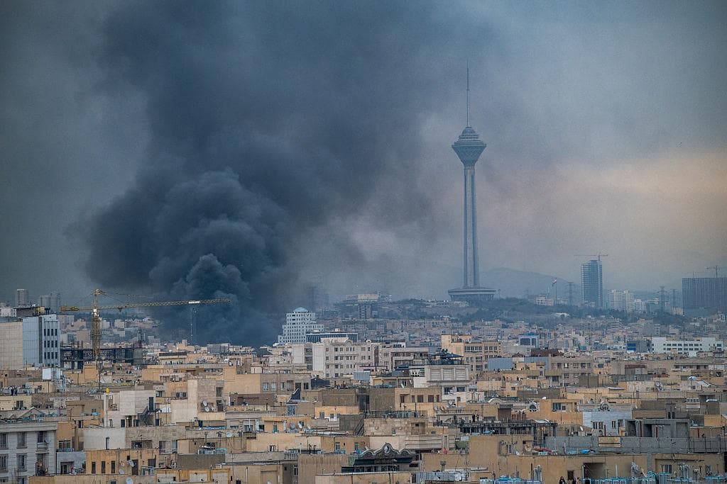 ఇరాన్ రాజధాని టెహ్రాన్లో భారీ పేలుడు.. అమెరికా, ఇజ్రాయెల్కు వ్యతిరేకంగా నిరసనలు!