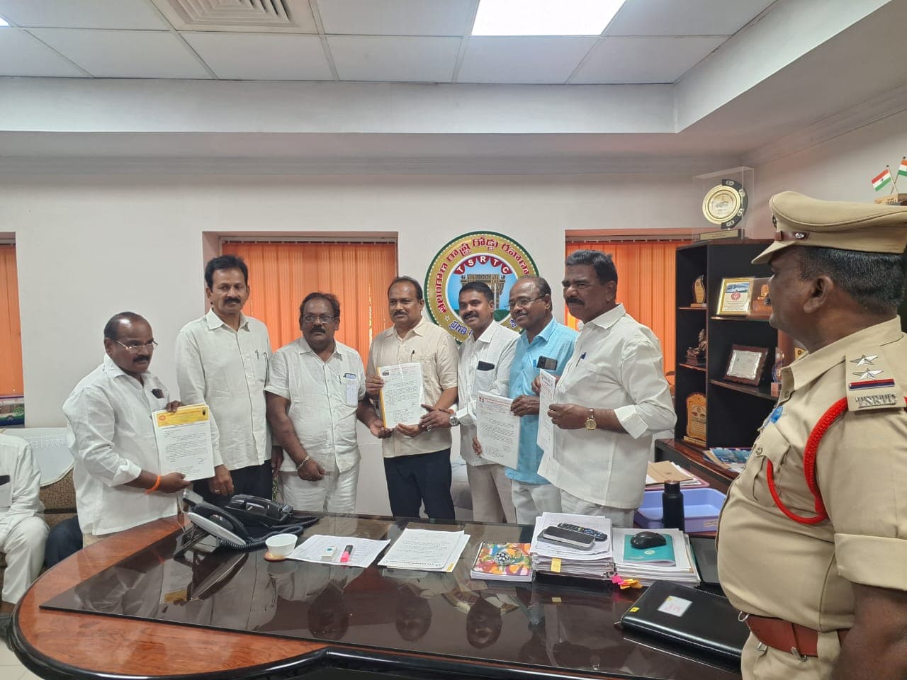 తెలంగాణ ఆర్టీసీలో మోగిన సమ్మె సైరన్