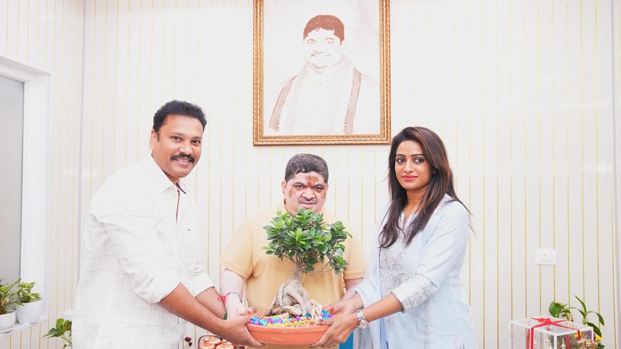 మహిళల భవిష్యత్తుపై మంత్రి పొన్నం ప్రభాకర్తో ఉదయ భాను భేటీ