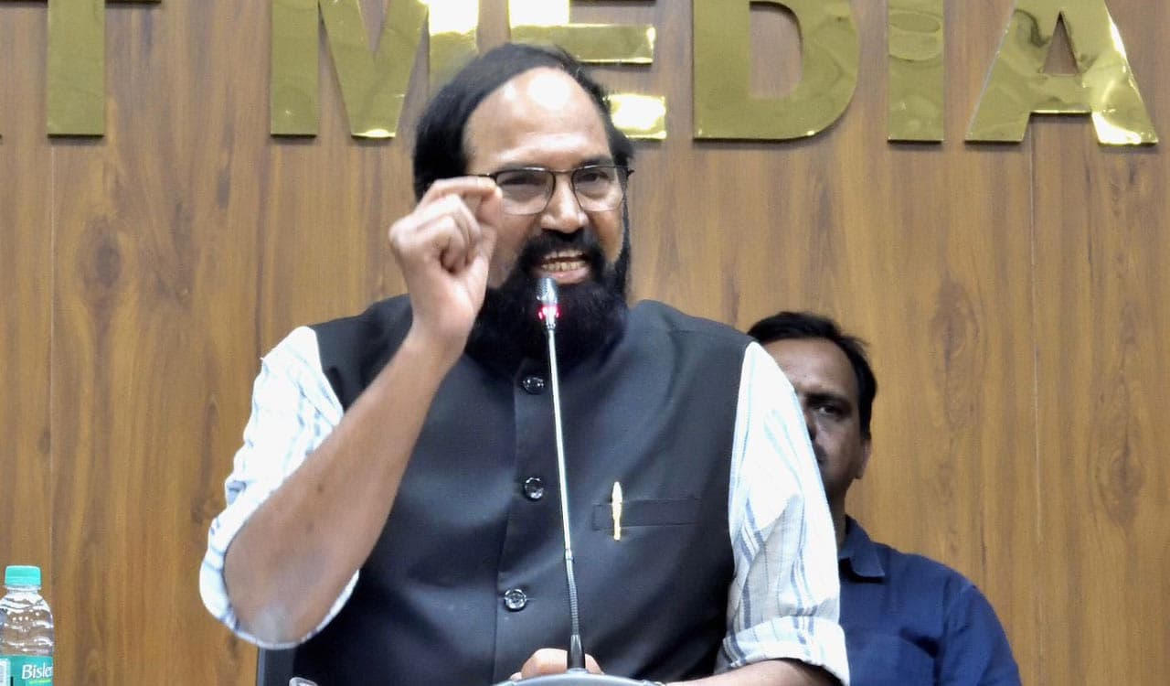 తెలంగాణలో ఇంధనం, ఎల్పీజీ కొరత లేదు: ఉత్తమ్ కుమార్ రెడ్డి!