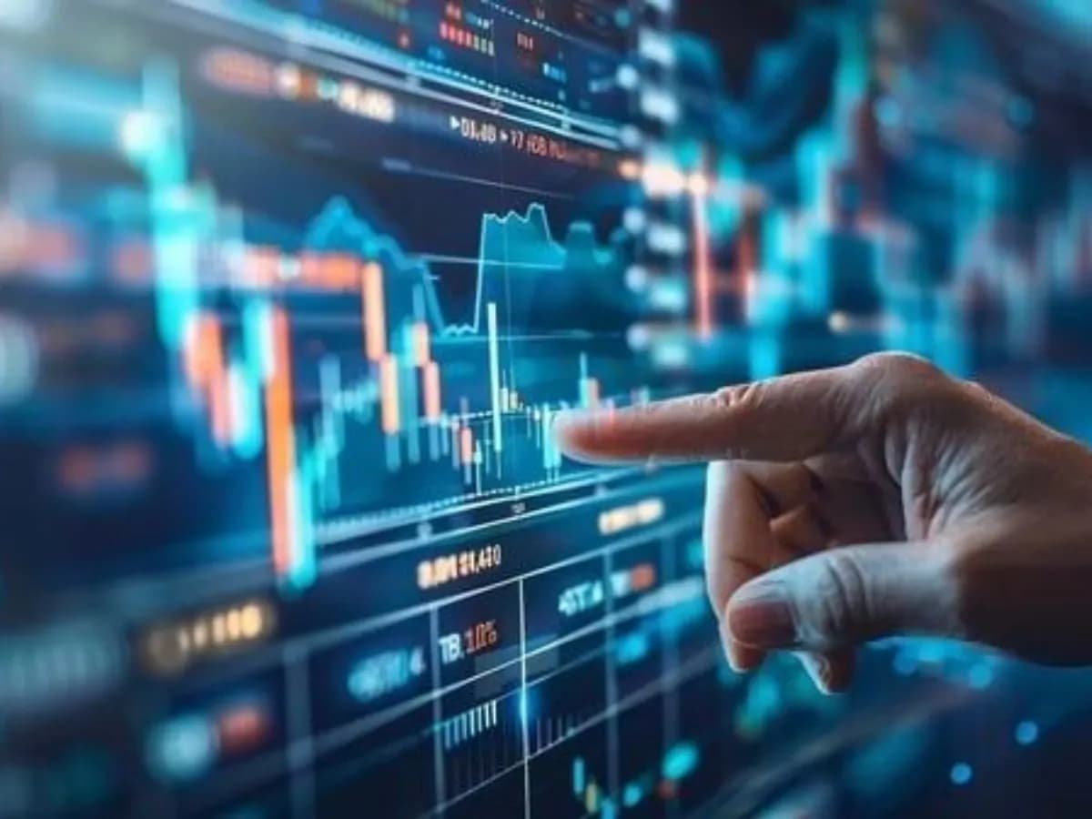 కుప్పకూలిన స్టాక్ మార్కెట్లు